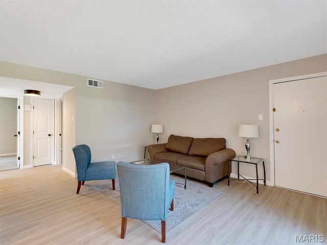 6910 Colonial Woods Drive 95, St Louis, MO 63129