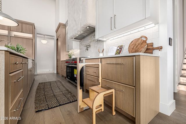 4224 E DESERT COVE Avenue, Phoenix, AZ 85028