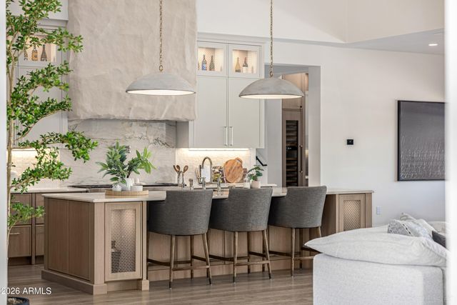 4224 E DESERT COVE Avenue, Phoenix, AZ 85028