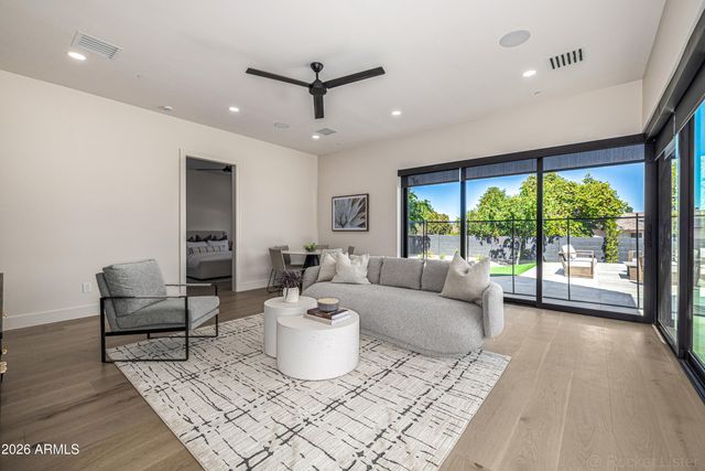 4224 E DESERT COVE Avenue, Phoenix, AZ 85028