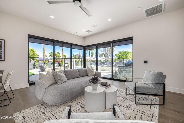 4224 E DESERT COVE Avenue, Phoenix, AZ 85028