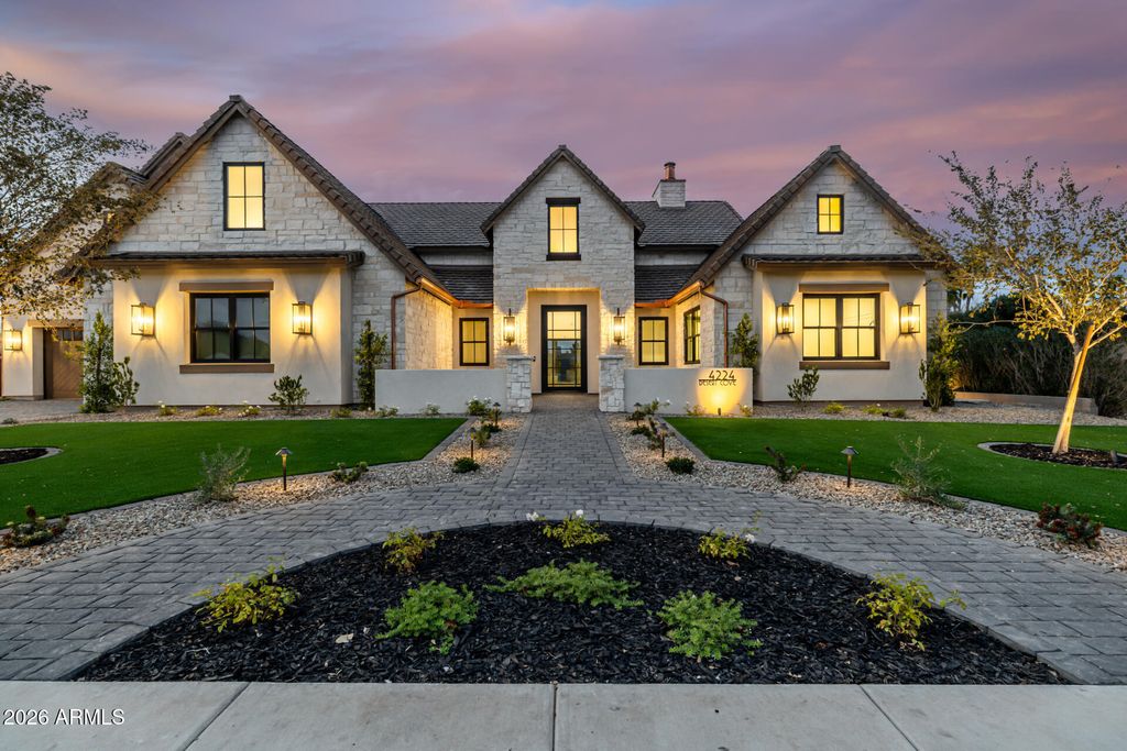 4224 E DESERT COVE Avenue, Phoenix, AZ 85028