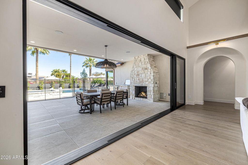 Image 10 of property listing at 4224 E DESERT COVE Avenue, Phoenix, AZ 85028