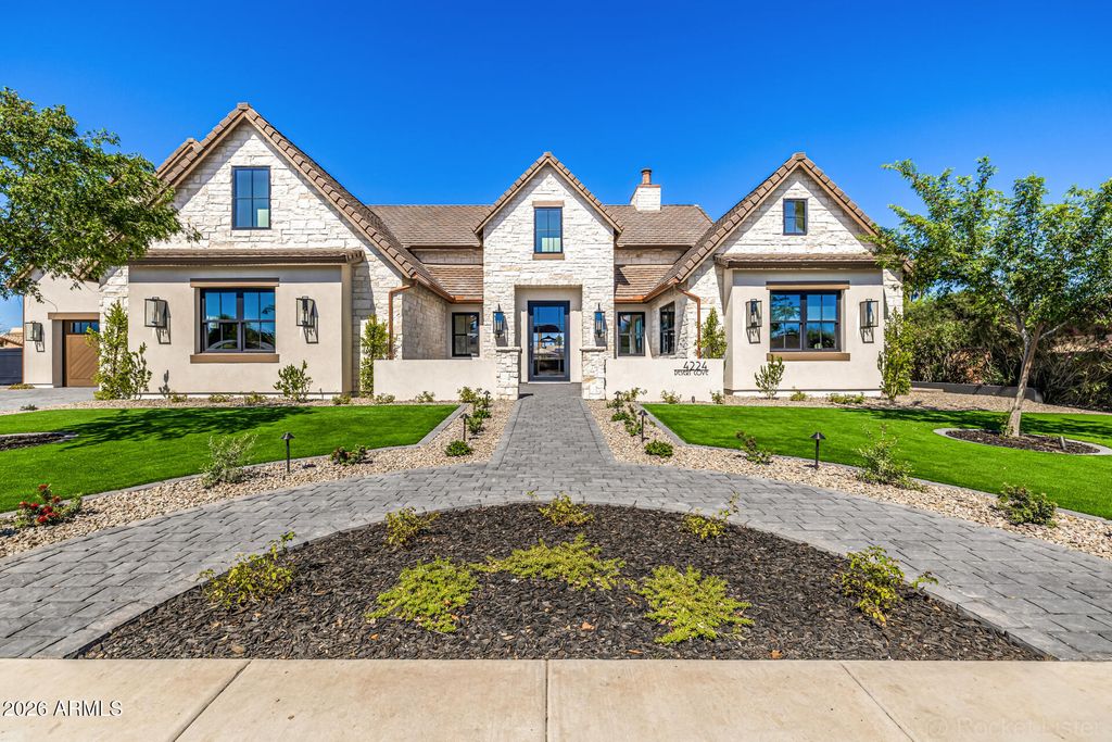 Image 2 of property listing at 4224 E DESERT COVE Avenue, Phoenix, AZ 85028