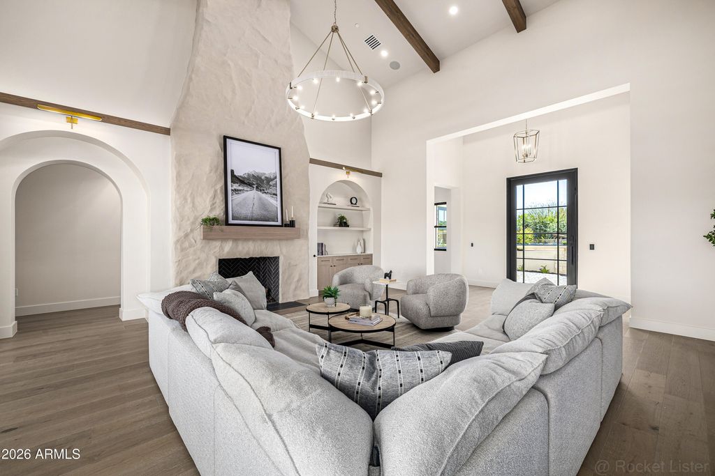 Image 4 of property listing at 4224 E DESERT COVE Avenue, Phoenix, AZ 85028