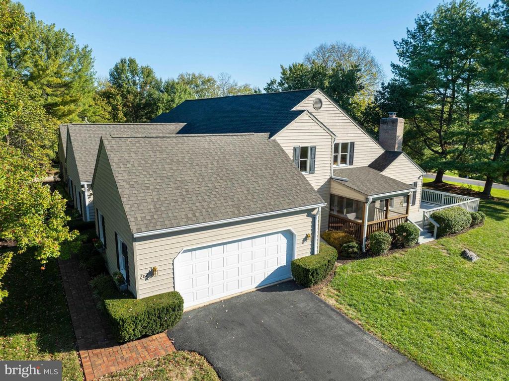 200 MEADOW RIDGE DR, Shepherdstown, WV 25443