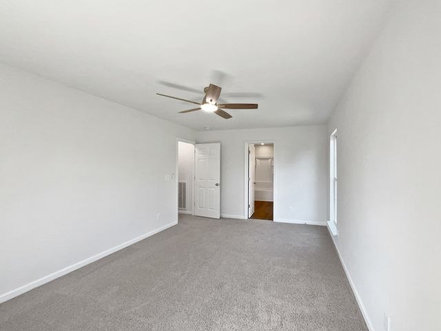 1910 Roscoe Dr, Clarksville, TN 37042