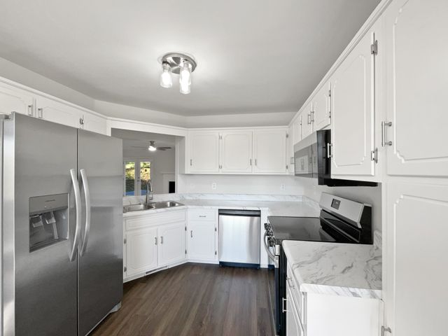 1910 Roscoe Dr, Clarksville, TN 37042