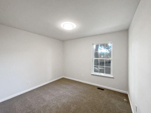 1910 Roscoe Dr, Clarksville, TN 37042