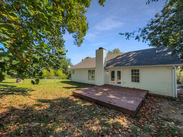 1910 Roscoe Dr, Clarksville, TN 37042
