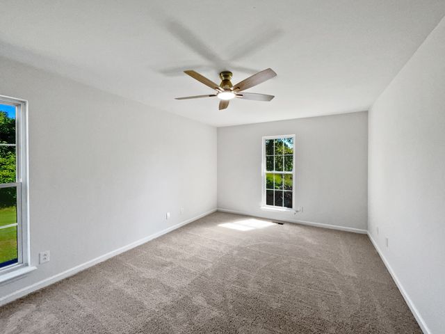 1910 Roscoe Dr, Clarksville, TN 37042