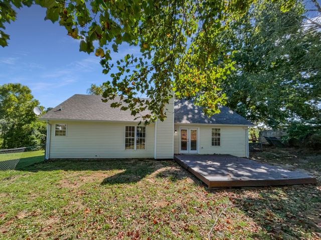 1910 Roscoe Dr, Clarksville, TN 37042