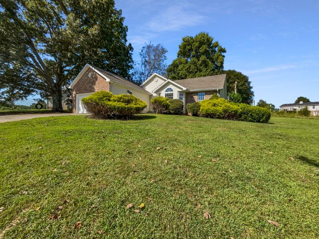 1910 Roscoe Dr, Clarksville, TN 37042