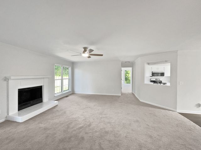 1910 Roscoe Dr, Clarksville, TN 37042