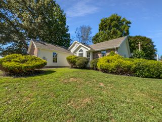 1910 Roscoe Dr, Clarksville, TN 37042