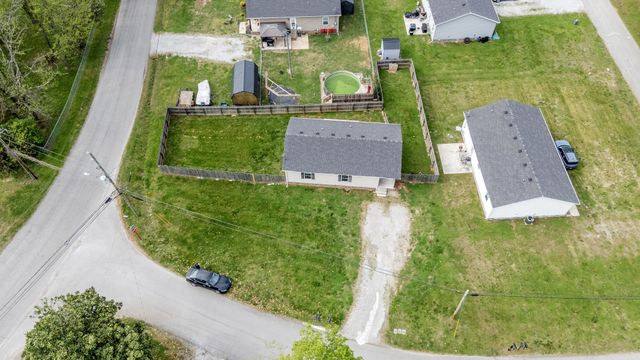 406 Cherry St, Decherd, TN 37324