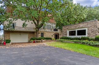 7830 N Pillow Hill Road, Spring Grove, IL 60081