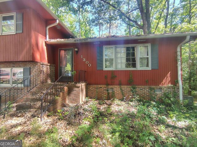 1300 Lancelot Lane, Macon, GA 31220