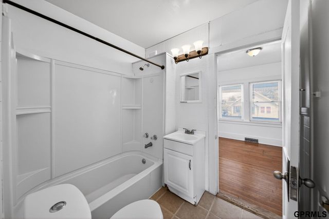 4325 Binney Street, Omaha, NE 68111