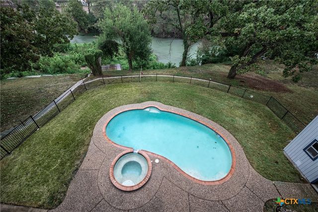 54 S Hampton Drive, Seguin, TX 78155