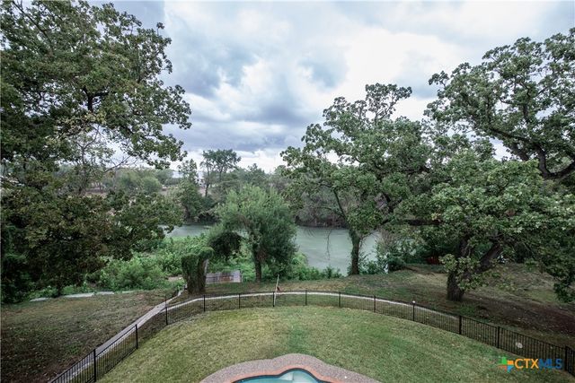 54 S Hampton Drive, Seguin, TX 78155