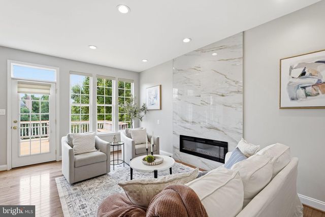 601 BURBERRY TER SE, Leesburg, VA 20175