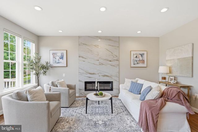601 BURBERRY TER SE, Leesburg, VA 20175