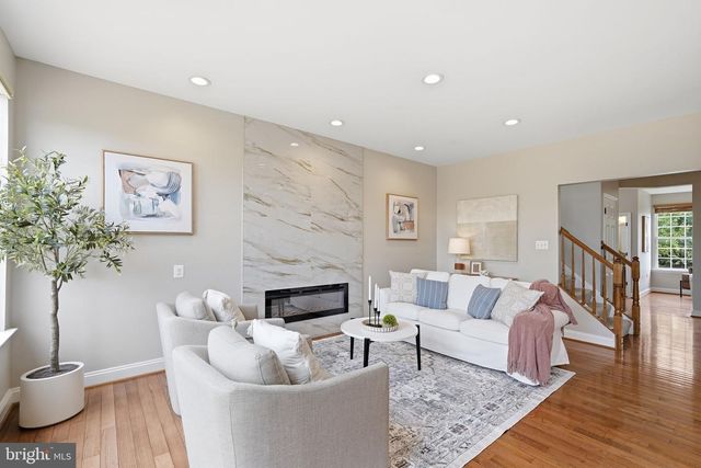 601 BURBERRY TER SE, Leesburg, VA 20175