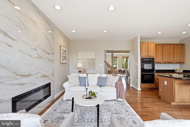 601 BURBERRY TER SE, Leesburg, VA 20175