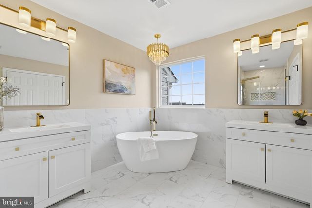 601 BURBERRY TER SE, Leesburg, VA 20175