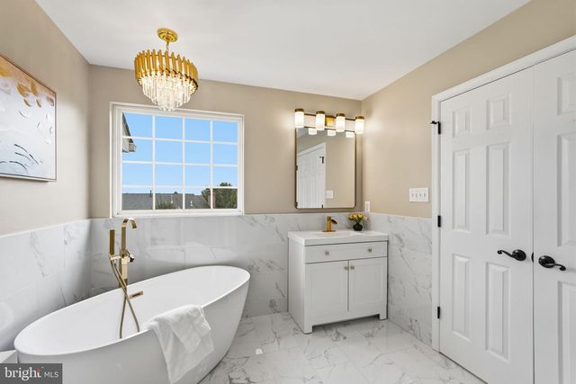 601 BURBERRY TER SE, Leesburg, VA 20175