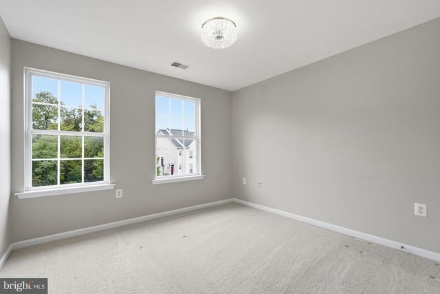 601 BURBERRY TER SE, Leesburg, VA 20175