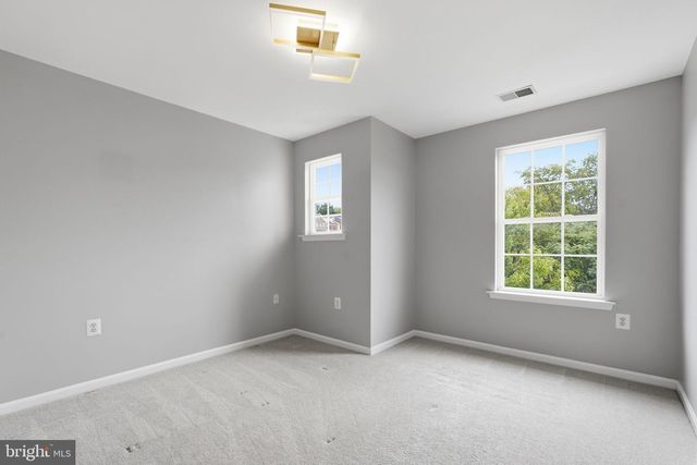 601 BURBERRY TER SE, Leesburg, VA 20175