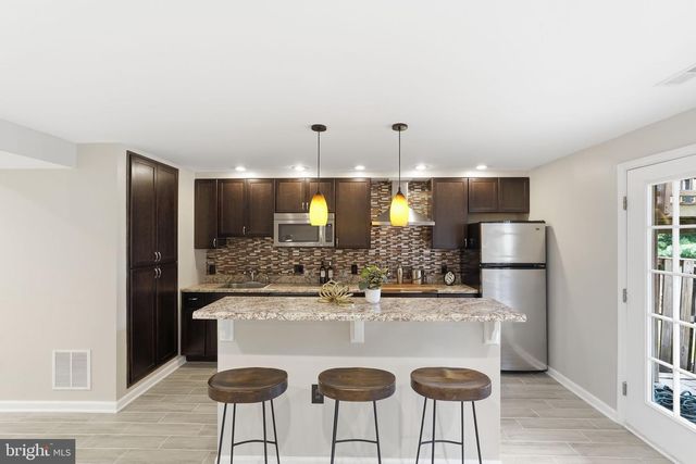 601 BURBERRY TER SE, Leesburg, VA 20175