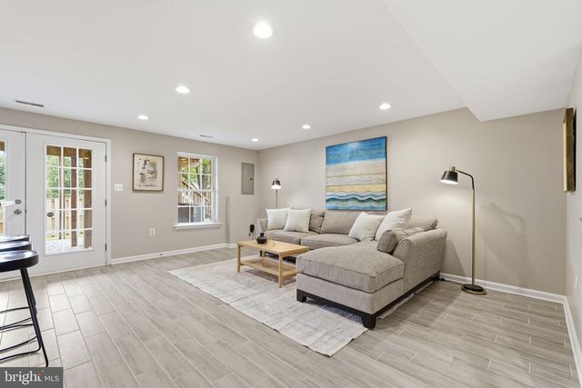 601 BURBERRY TER SE, Leesburg, VA 20175