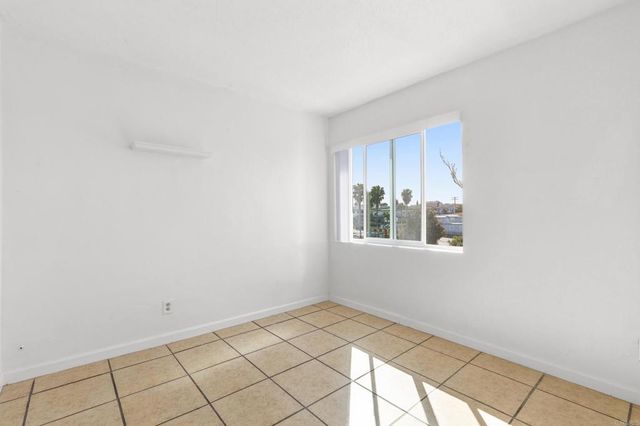 402 8 Olivewood, San Diego, CA 92113