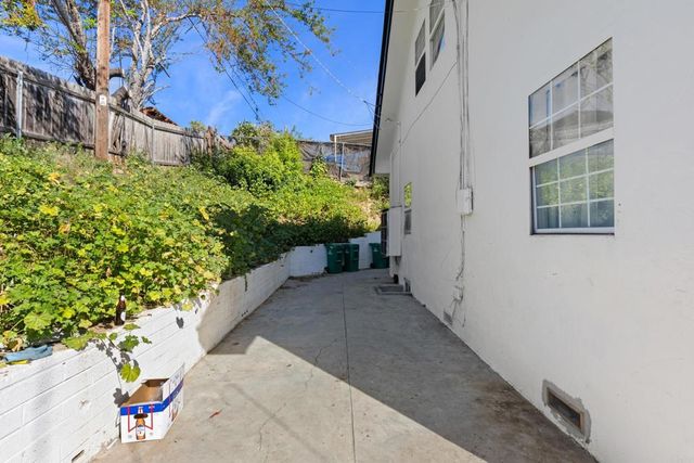 402 8 Olivewood, San Diego, CA 92113