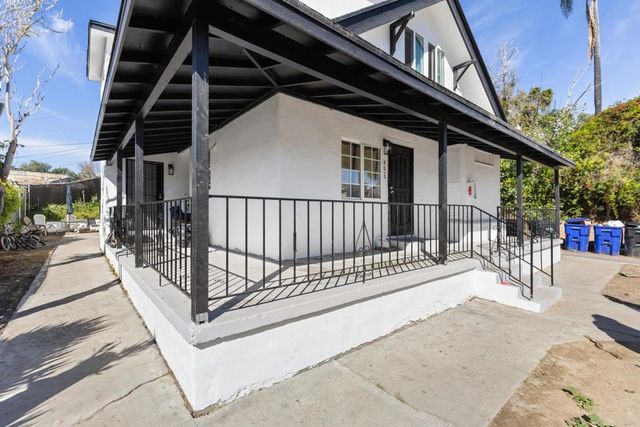 402 8 Olivewood, San Diego, CA 92113