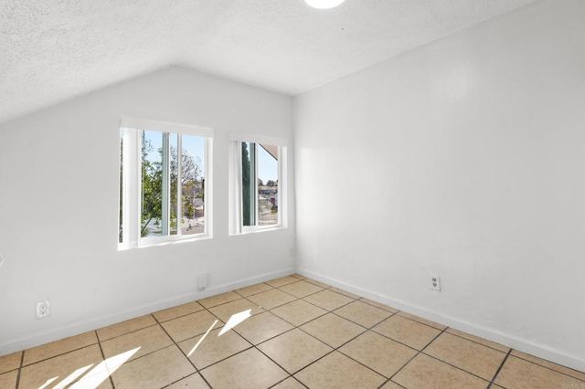 402 8 Olivewood, San Diego, CA 92113