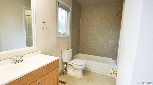 2233 Kettle Drive, Troy, MI 48083