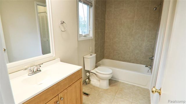 2233 Kettle Drive, Troy, MI 48083