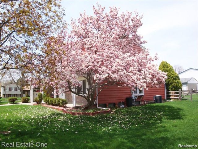 2233 Kettle Drive, Troy, MI 48083