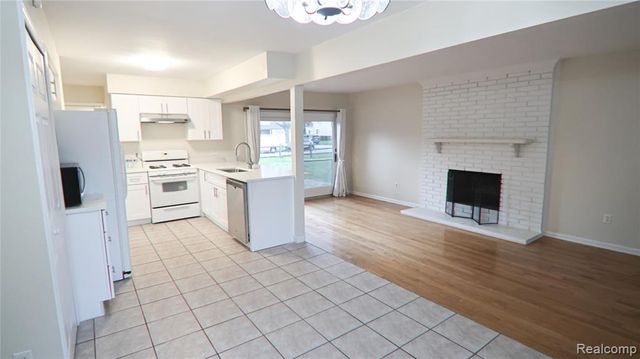 2233 Kettle Drive, Troy, MI 48083