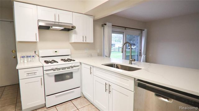 2233 Kettle Drive, Troy, MI 48083