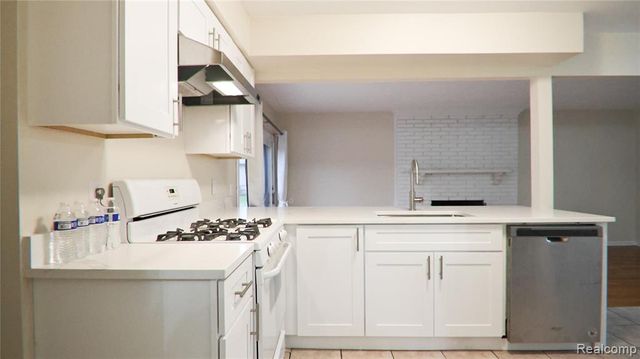 2233 Kettle Drive, Troy, MI 48083