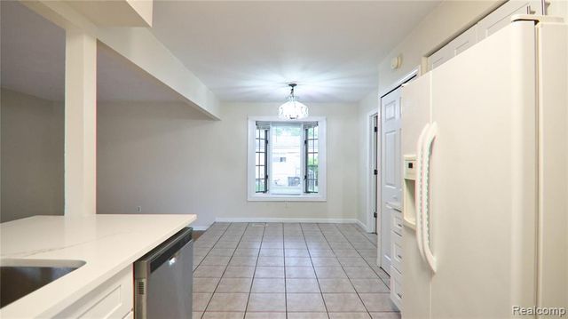 2233 Kettle Drive, Troy, MI 48083