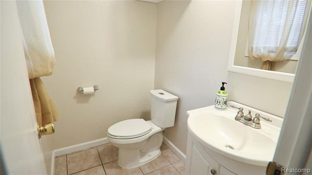 2233 Kettle Drive, Troy, MI 48083