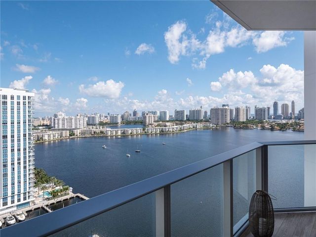 17111 Biscayne Boulevard 2105 + 1 BOAT SLIP 100 ft, North Miami Beach, FL 33160