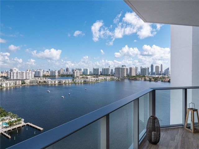 17111 Biscayne Boulevard 2105 + 1 BOAT SLIP 100 ft, North Miami Beach, FL 33160