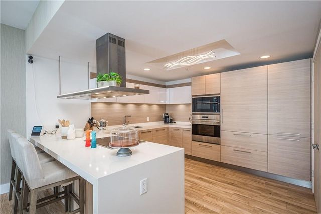 17111 Biscayne Boulevard 2105 + 1 BOAT SLIP 100 ft, North Miami Beach, FL 33160